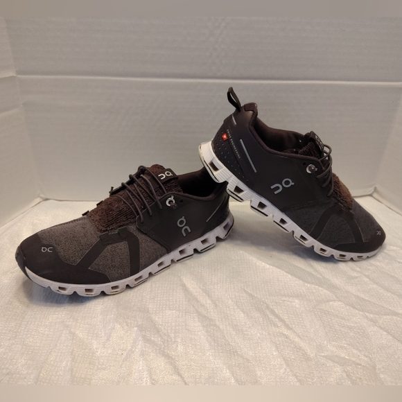 On Clouds Shoes - On Cloud 5, Women's # 7 US, Running Shoes